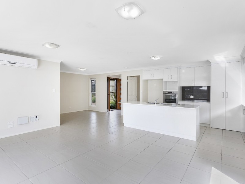 2/8 Wapiti Street, Kearneys Spring QLD 4350