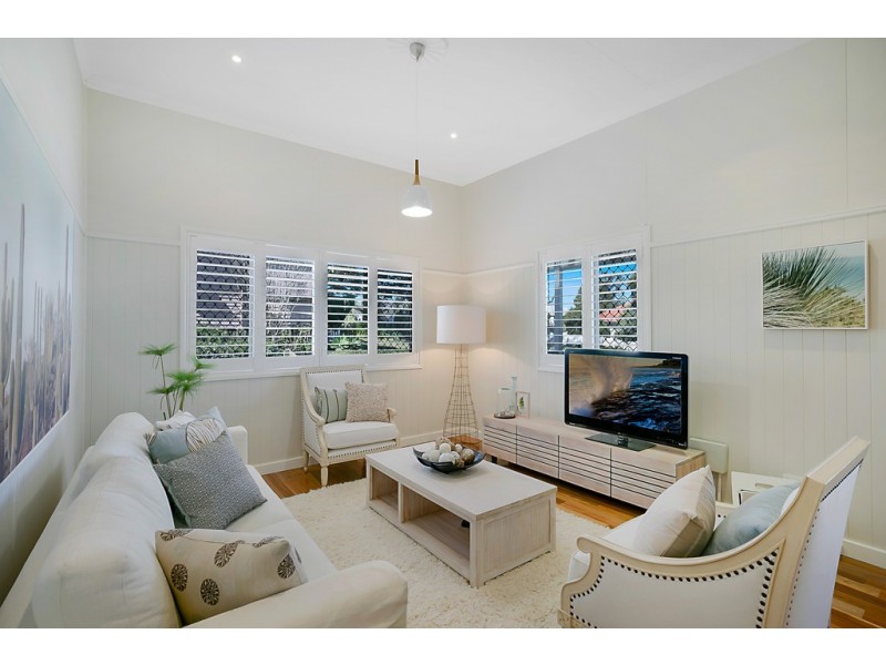 13 Barry Street, Mount Lofty QLD 4350