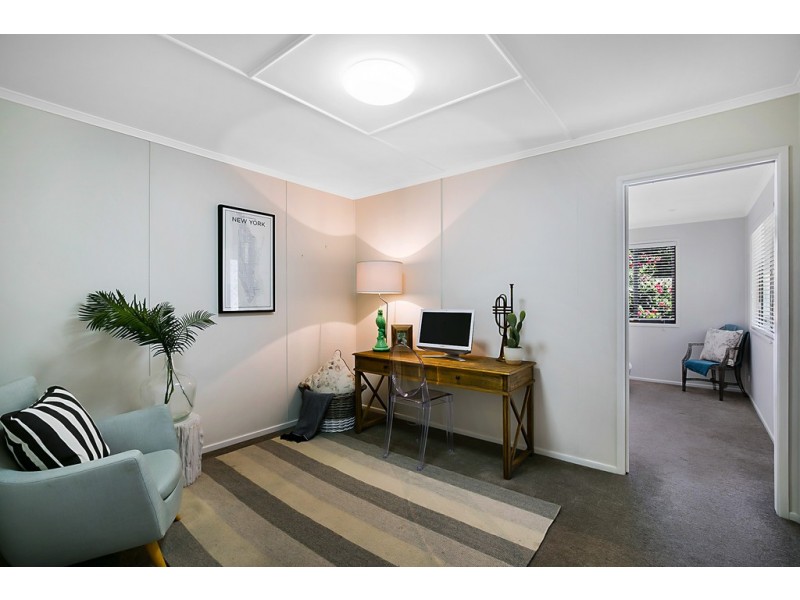 13 Barry Street, Mount Lofty QLD 4350