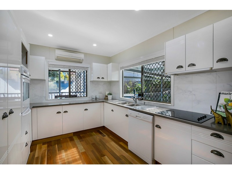 13 Barry Street, Mount Lofty QLD 4350