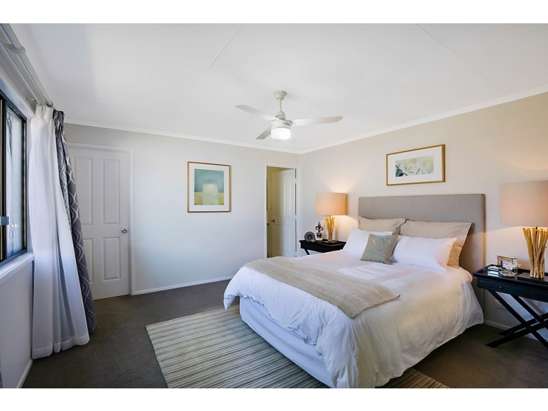 13 Barry Street, Mount Lofty QLD 4350