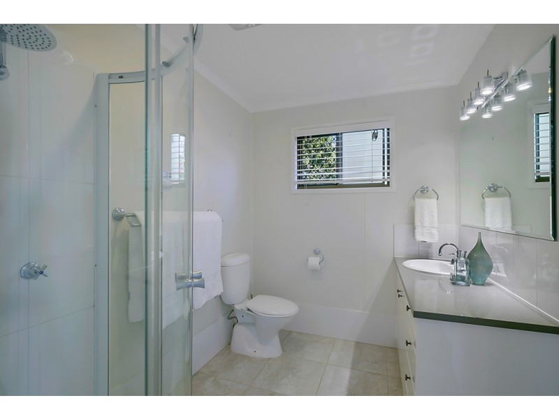 13 Barry Street, Mount Lofty QLD 4350