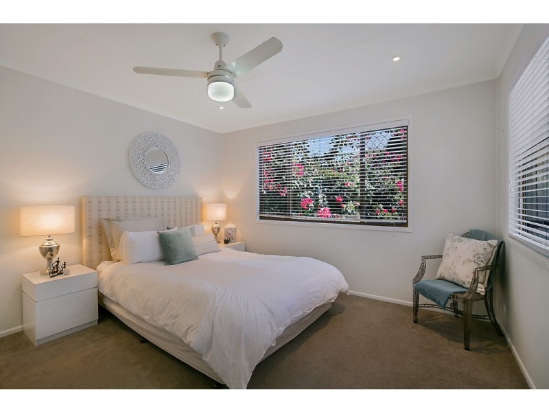 13 Barry Street, Mount Lofty QLD 4350