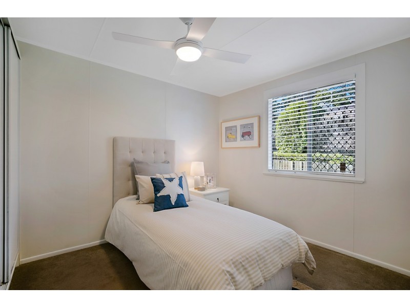 13 Barry Street, Mount Lofty QLD 4350