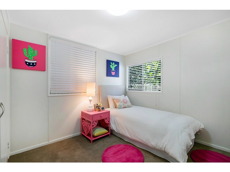 13 Barry Street, Mount Lofty QLD 4350