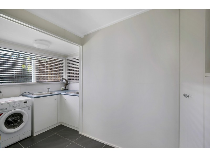13 Barry Street, Mount Lofty QLD 4350