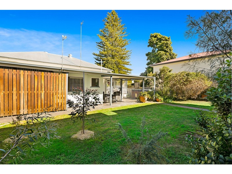 13 Barry Street, Mount Lofty QLD 4350