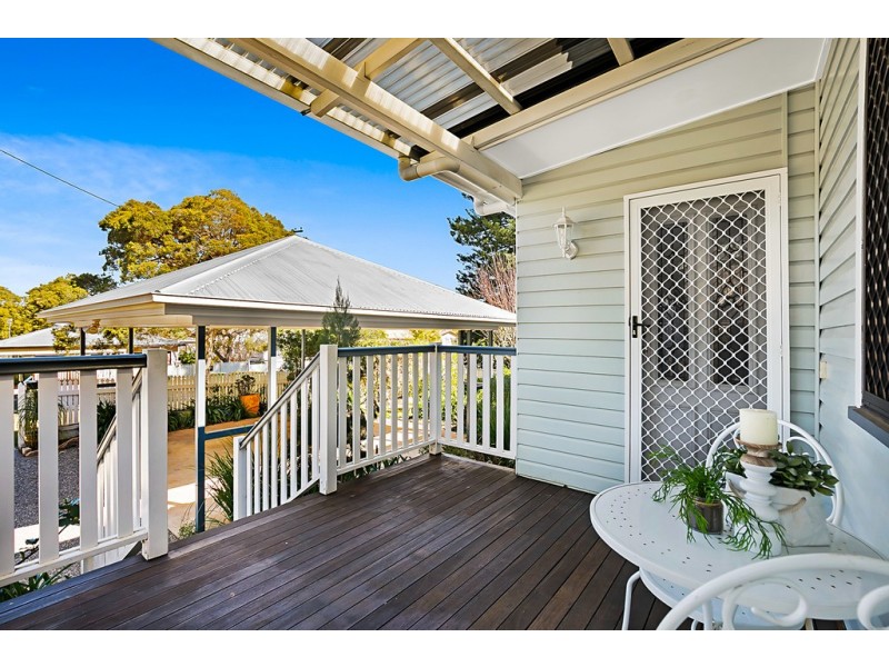 13 Barry Street, Mount Lofty QLD 4350