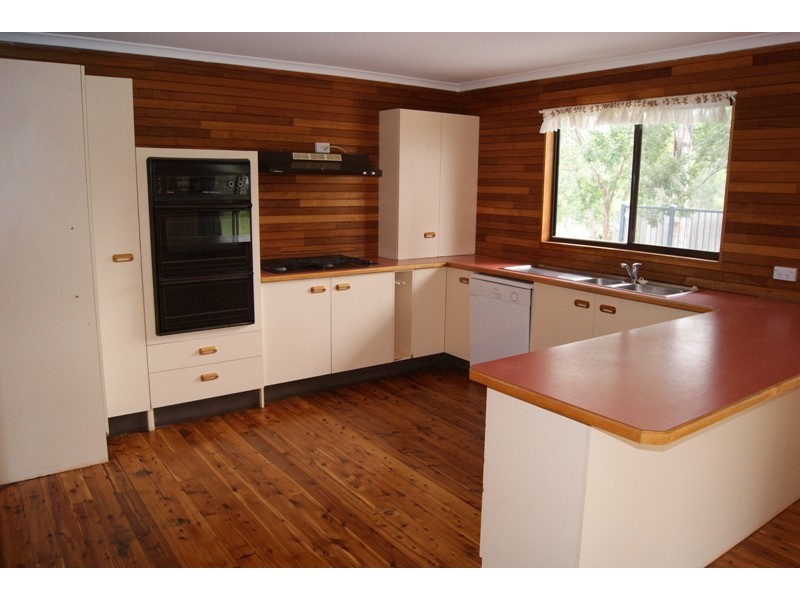 3 Maclean Place, Moruya NSW 2537