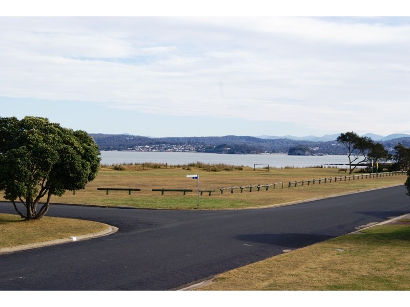 1/1 Cedar Pde, Maloneys Beach NSW 2536