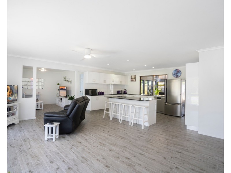 27 Fairway Avenue, Woorim QLD 4507