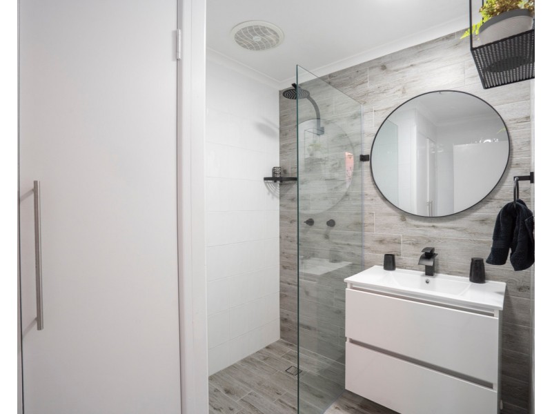 27 Fairway Avenue, Woorim QLD 4507