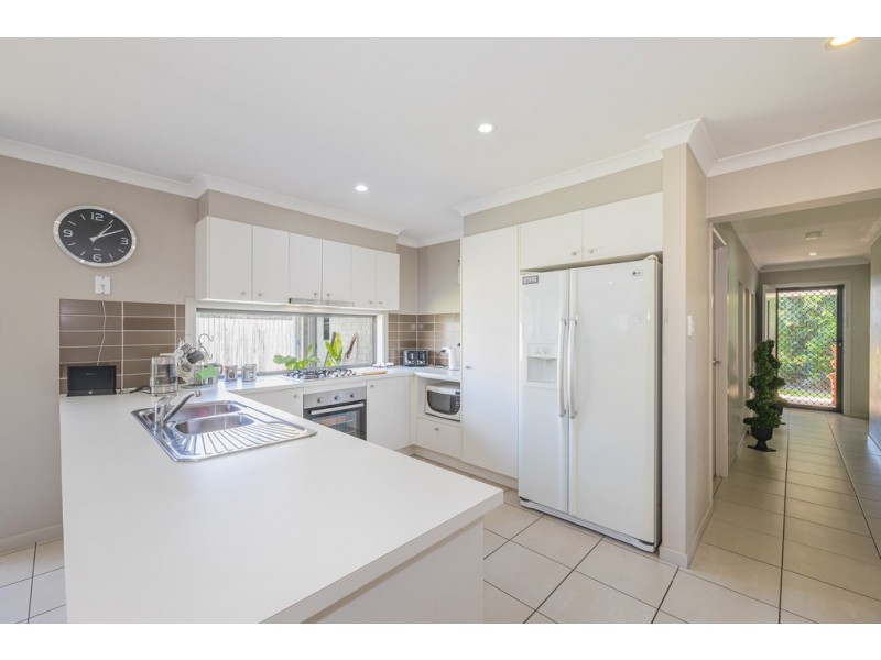 6 Pristine Place, Ningi QLD 4511