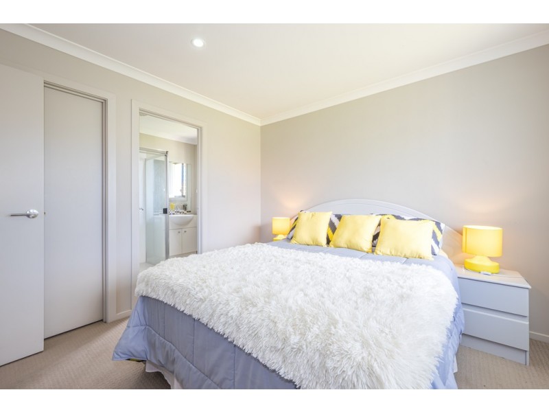 6 Pristine Place, Ningi QLD 4511