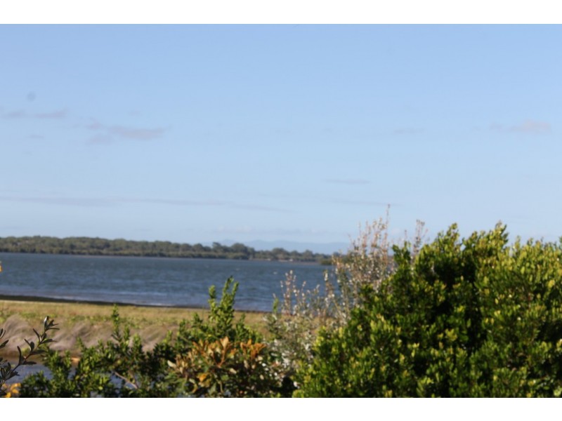 2 Solander Esplanade, Banksia Beach QLD 4507