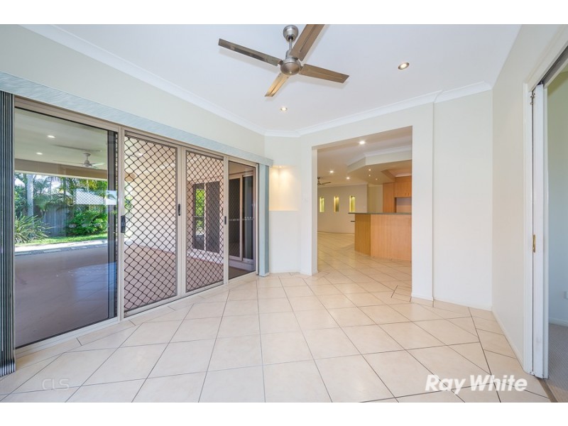 11 Bilinga Court, Sandstone Point QLD 4511