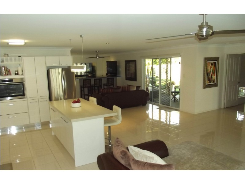 39 Cosmos Avenue, Banksia Beach QLD 4507