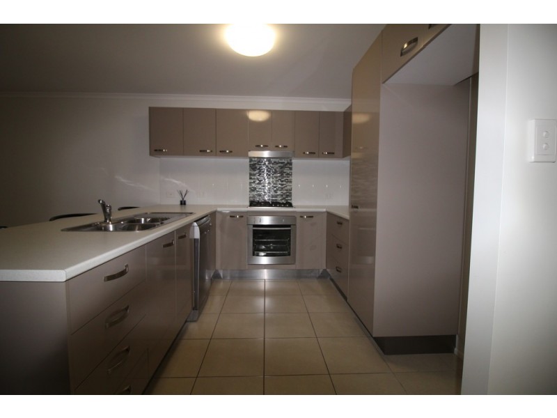 1/8 Third Avenue, Bongaree QLD 4507