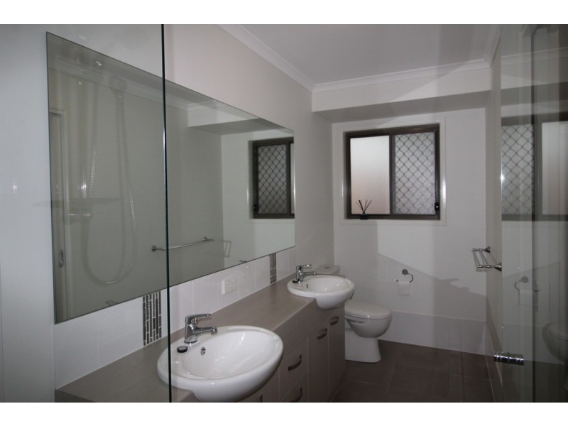 1/8 Third Avenue, Bongaree QLD 4507