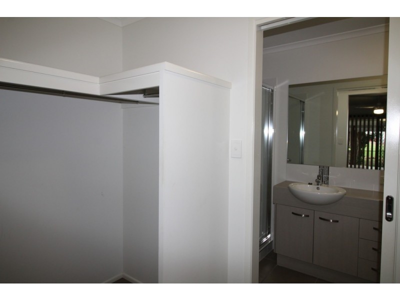 1/8 Third Avenue, Bongaree QLD 4507