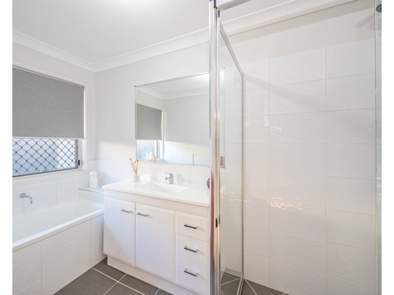 6 Beaufort Circuit, Banksia Beach QLD 4507