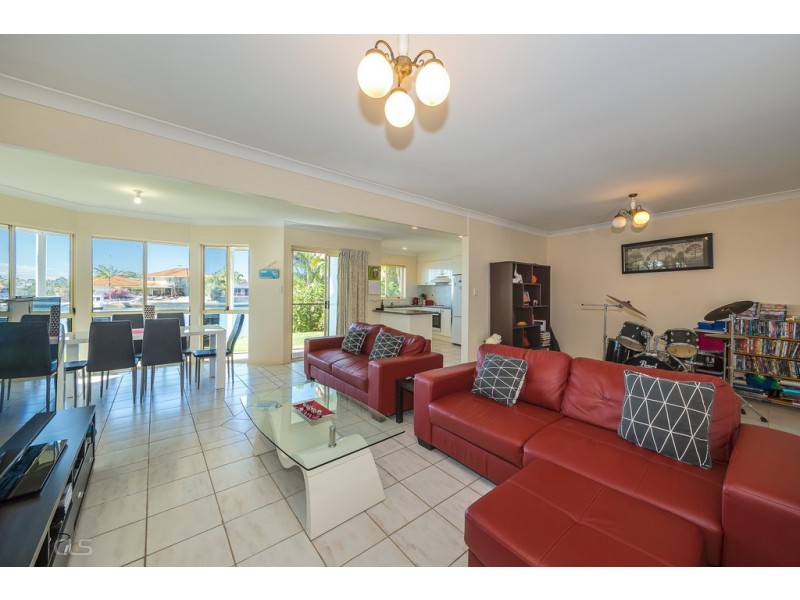 1/11 Norrland Court, Banksia Beach QLD 4507