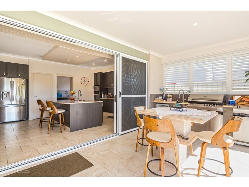 15 The Landing, Banksia Beach QLD 4507