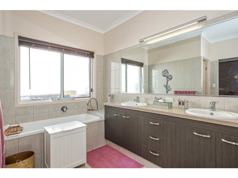 15 The Landing, Banksia Beach QLD 4507