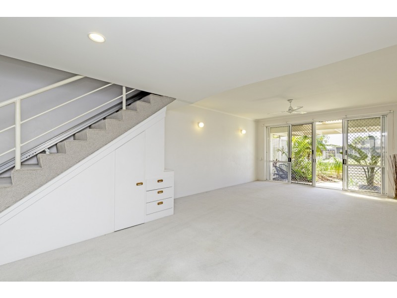 9/2 Venus Court, Banksia Beach QLD 4507