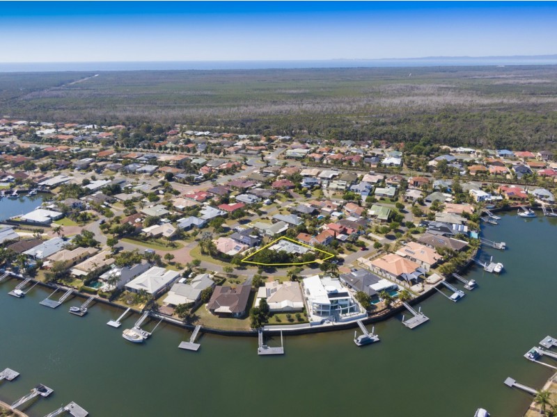 31 Topsail Circuit, Banksia Beach QLD 4507