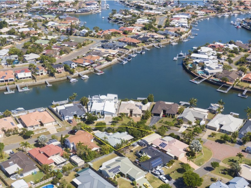 31 Topsail Circuit, Banksia Beach QLD 4507