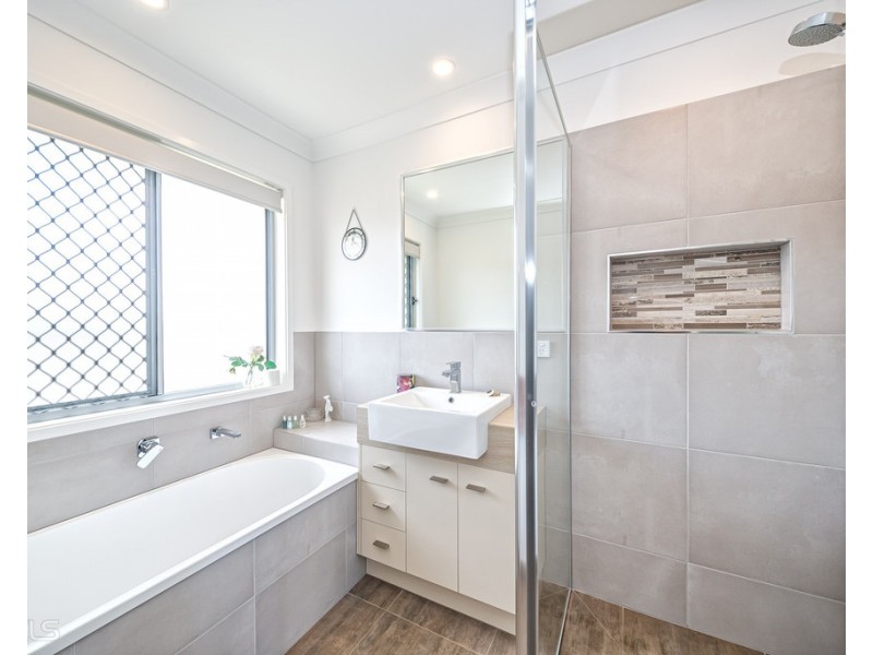 60 Caraway Crescent, Banksia Beach QLD 4507