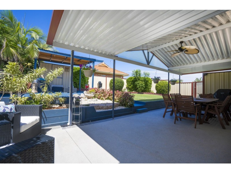 4 Trent Court, Sandstone Point QLD 4511