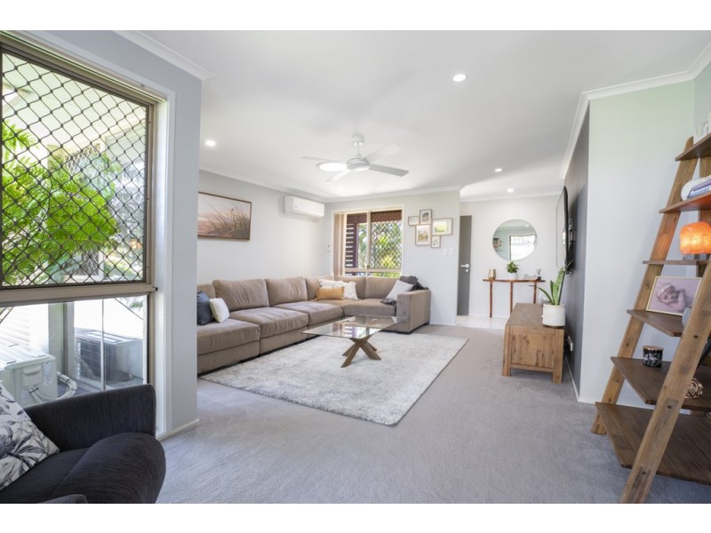 4 Trent Court, Sandstone Point QLD 4511