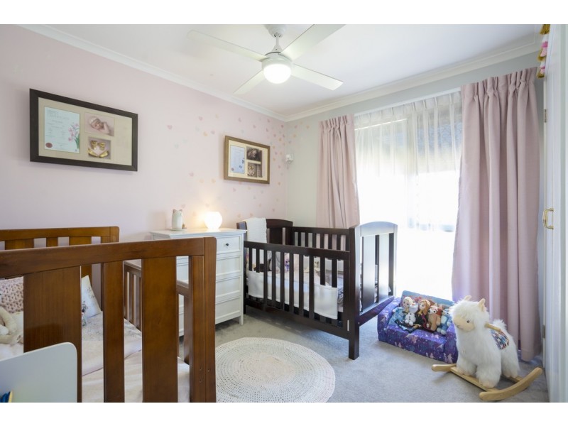 4 Trent Court, Sandstone Point QLD 4511