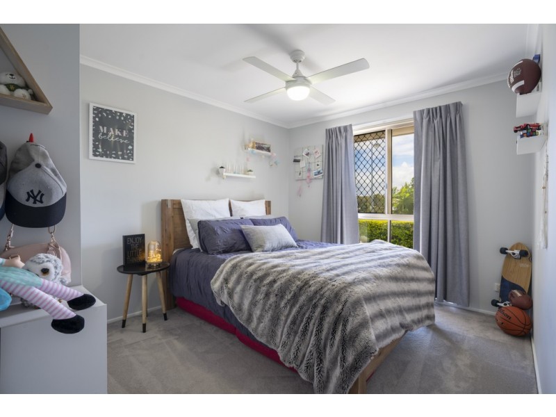 4 Trent Court, Sandstone Point QLD 4511