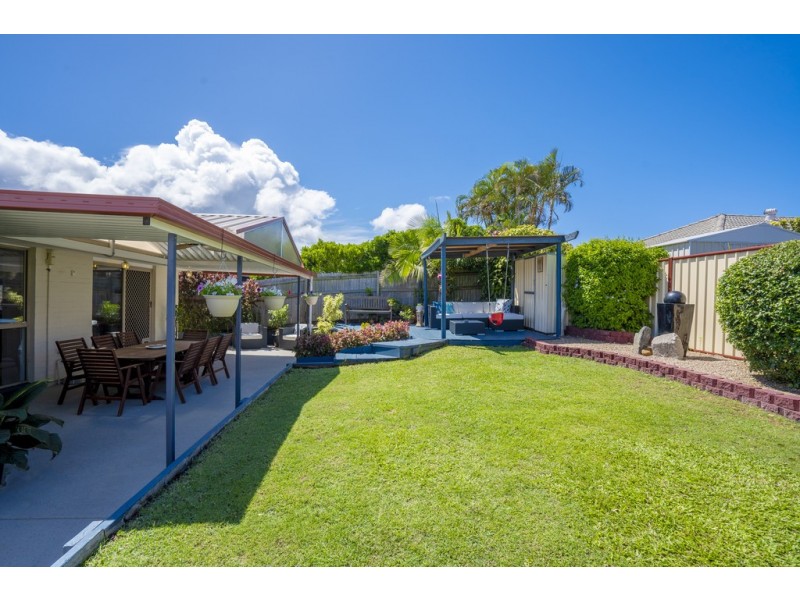 4 Trent Court, Sandstone Point QLD 4511