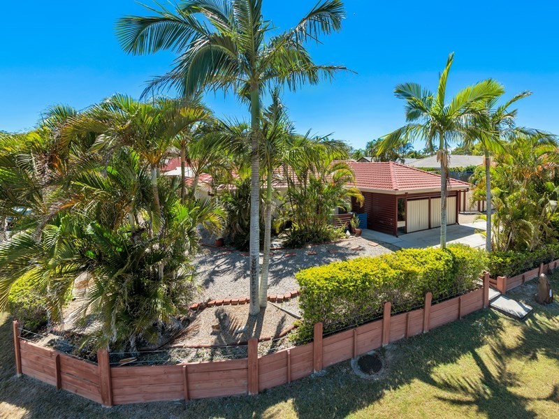 4 Trent Court, Sandstone Point QLD 4511
