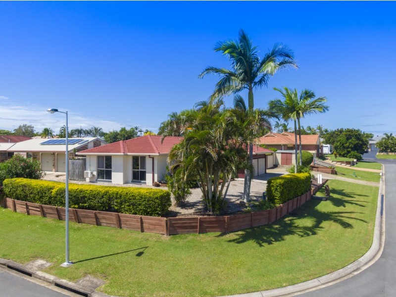 4 Trent Court, Sandstone Point QLD 4511