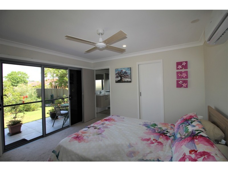 15/2 Spinnaker Drive  (Orianna Resort), Sandstone Point QLD 4511