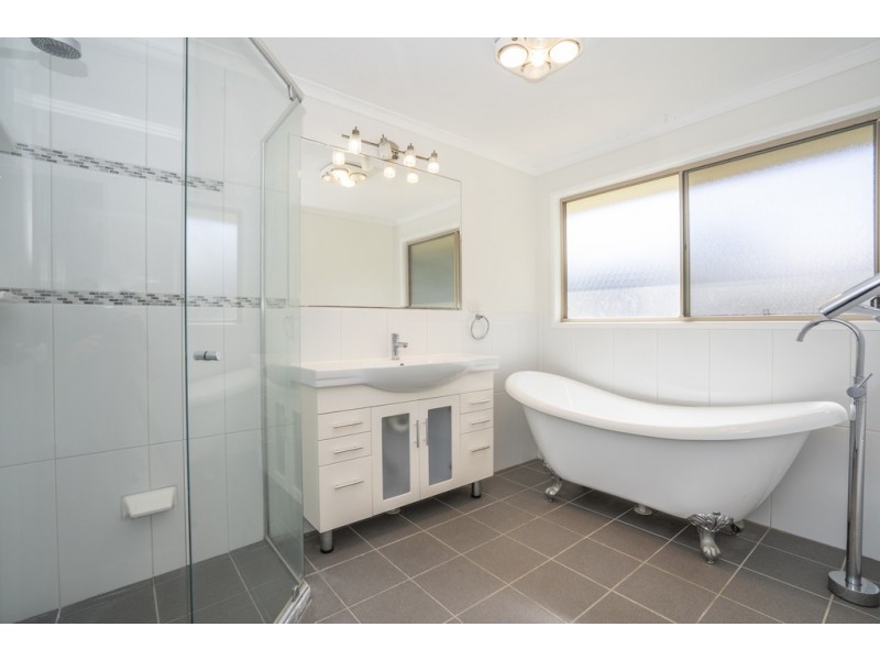 18 Ford street, Bongaree QLD 4507