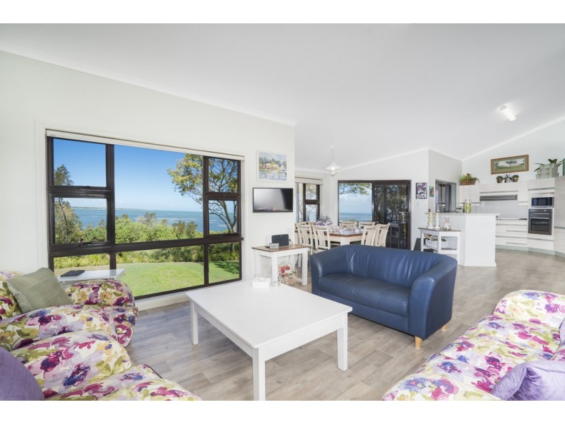 26 Howard Court, Sandstone Point QLD 4511