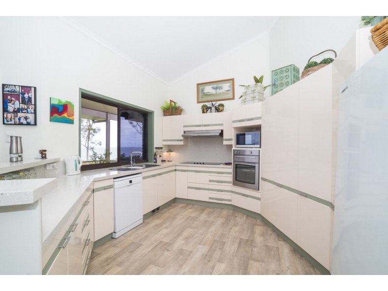 26 Howard Court, Sandstone Point QLD 4511