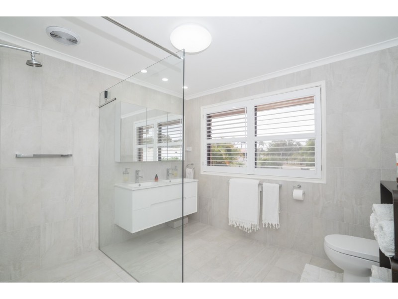 26 Howard Court, Sandstone Point QLD 4511