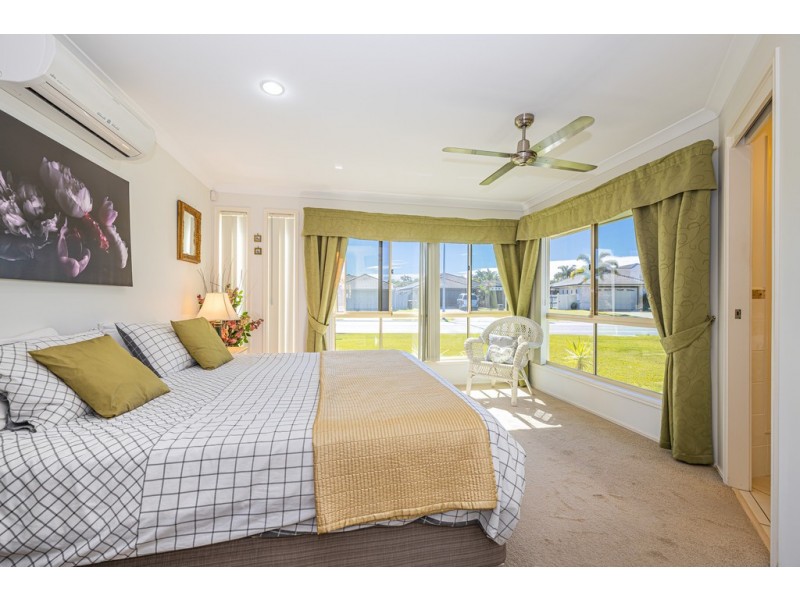 263 Bestmann Road, Sandstone Point QLD 4511