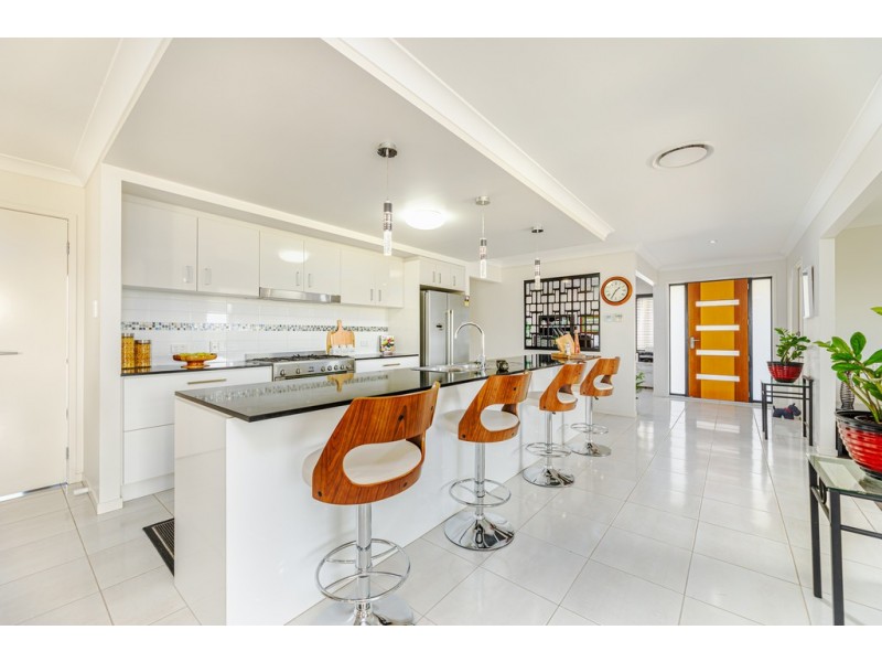 116-118 Cocos Drive, Ningi QLD 4511