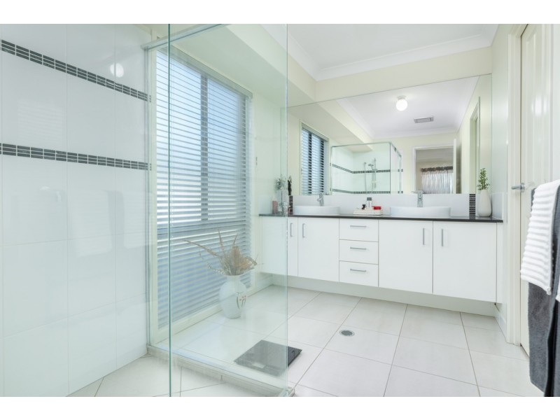 116-118 Cocos Drive, Ningi QLD 4511