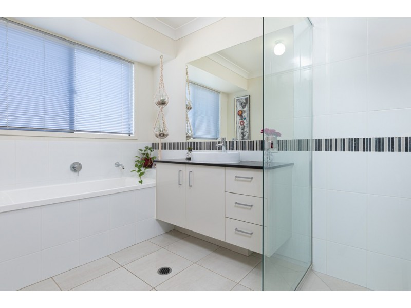 116-118 Cocos Drive, Ningi QLD 4511