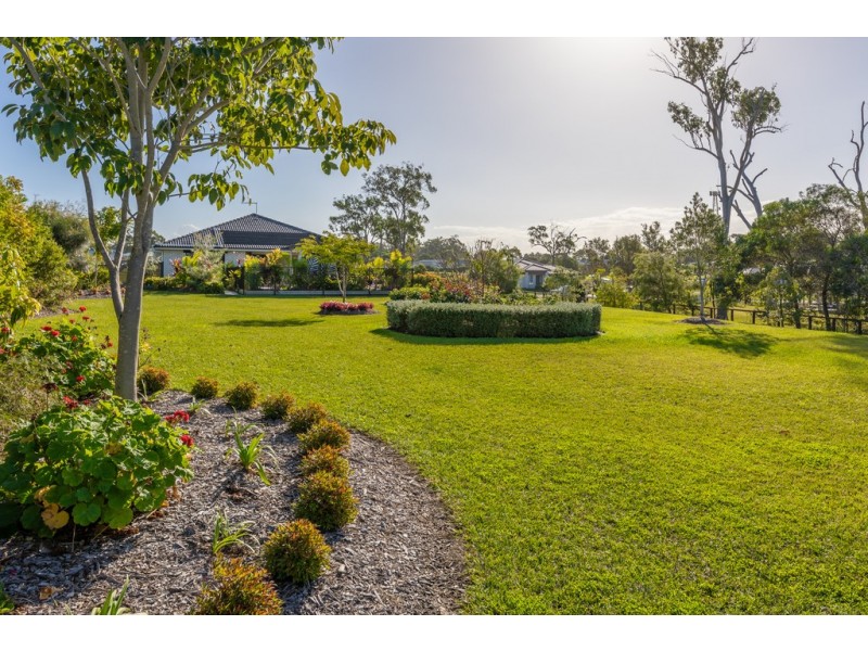 116-118 Cocos Drive, Ningi QLD 4511