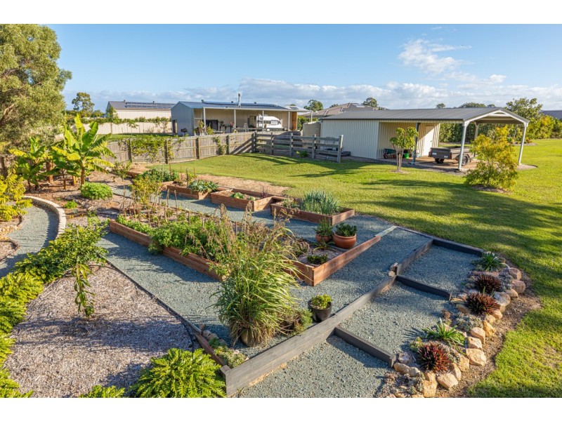 116-118 Cocos Drive, Ningi QLD 4511